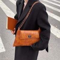 Bolso vintage con cadena de metal para las axilas, bolso con textura de piel sintética, bolso baguette versátil de moda - details 1