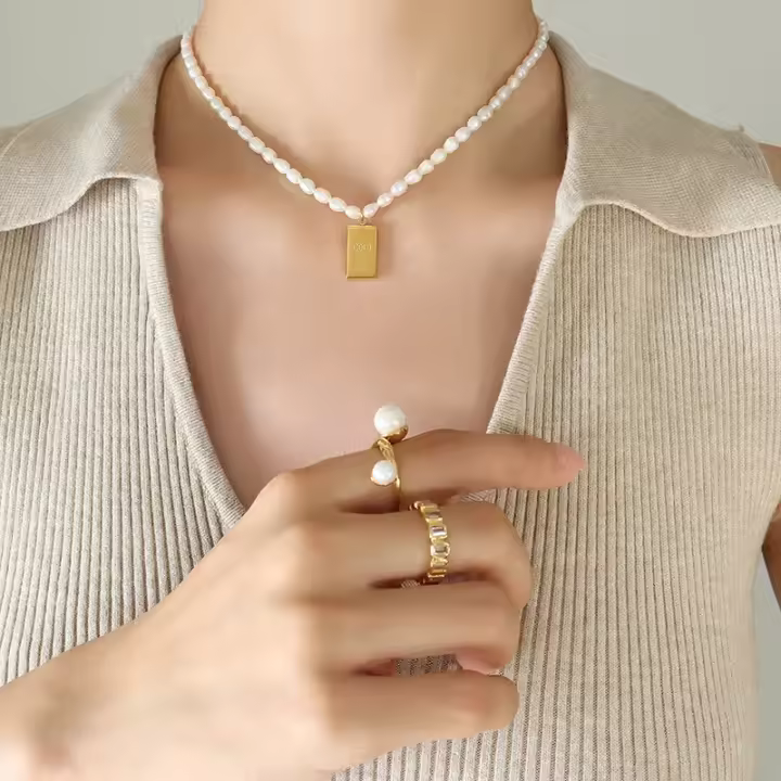Collar de perlas delicado con temperamento francés, colgante cuadrado para mujer, cadena para clavícula, joyería chapada en oro de acero de titanio - 1
