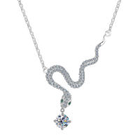 Collar con colgante de moissanita de serpiente de 0,5 quilates para mujer |   Plata 925 |   Regalos del Día de San Valentín - details 4