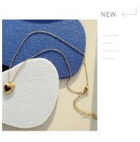 Collar de corazón de melocotón con forma especial de diseño de nicho francés, chapado en acero de titanio con oro de 18K, joyería de personalidad de moda que no se decolora - details 7