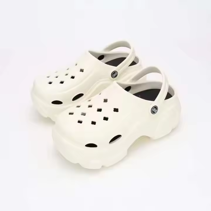Novedad de verano, zapatillas y zapatos de mujer con dibujos animados DIY, parte inferior gruesa elevada, para playa, Baotou - 1
