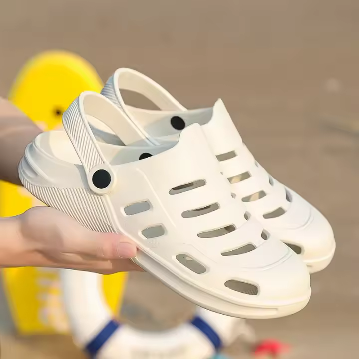 Nuevas Sandalias de Playa para Hombres 2025 Zapatos Casuales con Agujeros para Exteriores y Casa - 1