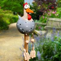 Estatua de Resina de Pollo con Ojos Grandes Adorno de Valla de Jardín Arte de Carpintería Única - details 2