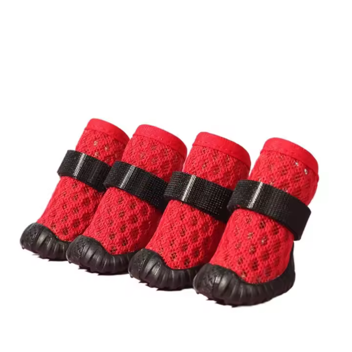 4 unids/set de zapatos de malla transpirable para perros, cubiertas antideslizantes resistentes al desgaste para pies de perro, calcetines suaves ajustables para cachorros, zapatos - 1