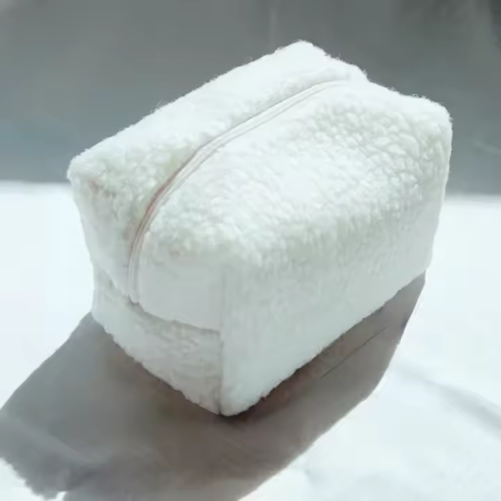 Pequeña bolsa de pañuelos de maquillaje de felpa hermosa de lana, estuche para lápices Kawai, billetera, iluminación para el hogar - 1