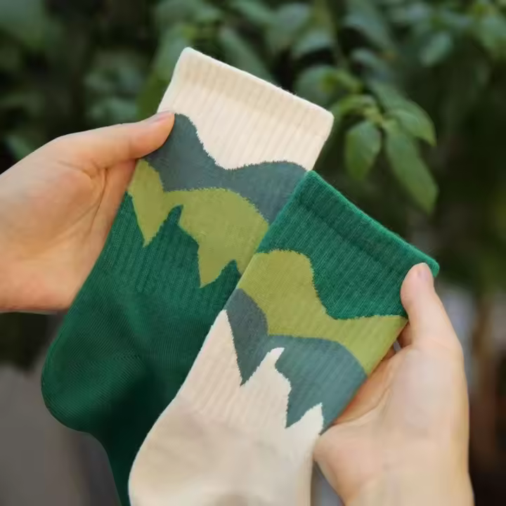 Calcetines gráficos Unisex de fibra de poliéster, calcetines deportivos cómodos, suaves y transpirables, calcetines clásicos de algodón de tubo medio para mujeres/hombres - 1