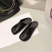 2024 Zuecos de madera suave Medias zapatillas con dedos abiertos Cuero de color sólido Estilo Tabi Zapatos planos antideslizantes para mujer - details 3