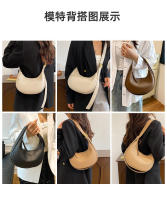 g para mujer nuevo bolso versátil de hombro para axila informal de moda en forma de media luna - details 6
