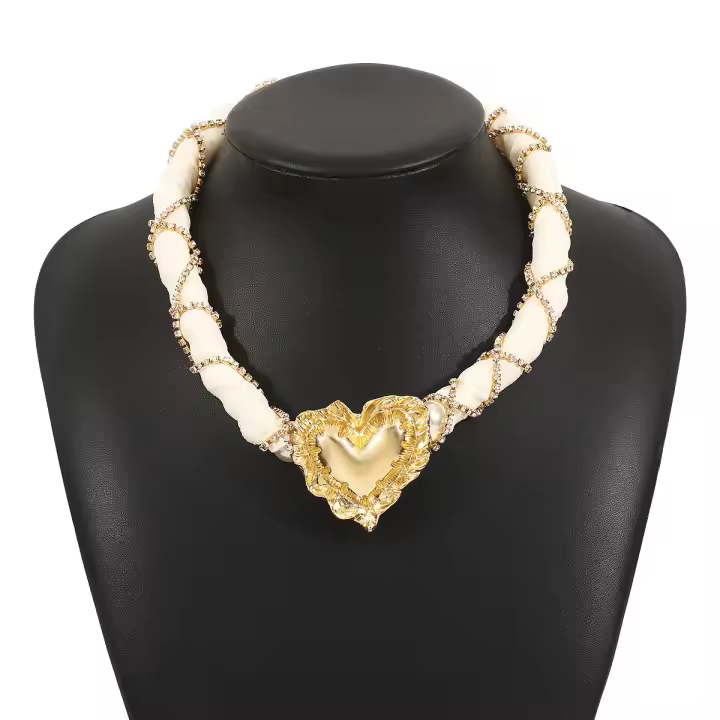 Nuevo collar de amor retro con incrustaciones de diamantes, collar de perlas de tela tejida de lujo ligero de moda. - 1