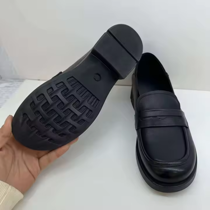 Zapatos informales de mujer transpirables de primavera plana de belleza negra de cuero de moda, hechos en China - 1