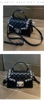 Bolso pequeño de diamante con personalidad de marca Hong Kong2025Nueva bolsa de hombro portátil de alto grado de este año - details 14