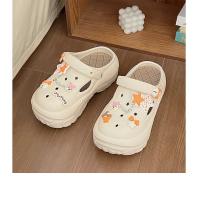 Zuecos de playa de verano para mujer con adorables detalles de dibujos animados, diseño calado transpirable, ligeros y cómodos para uso informal - details 21