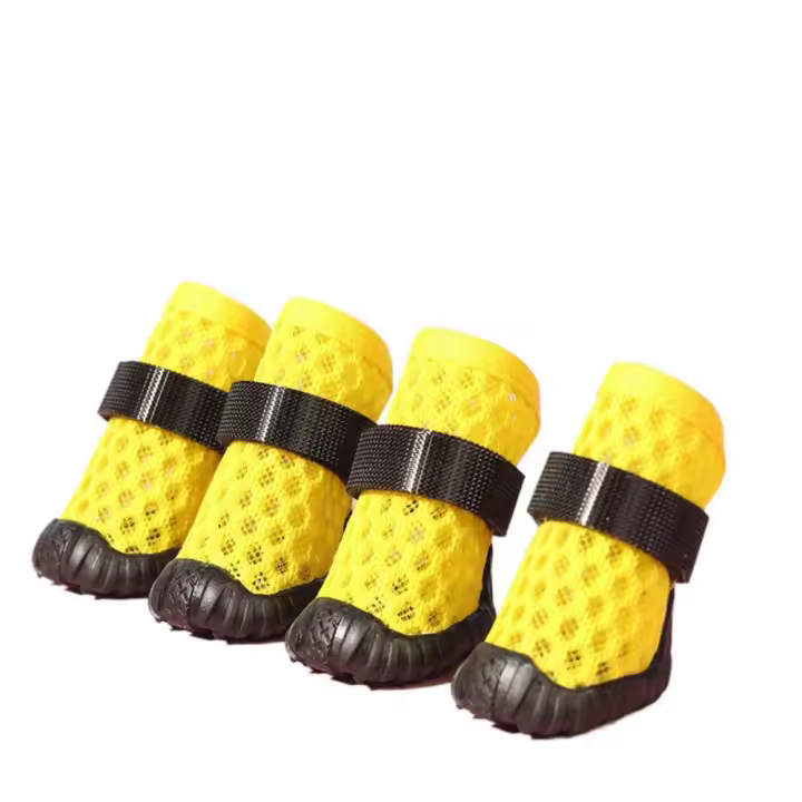 4 unids/set de zapatos de malla transpirable para perros, cubiertas antideslizantes resistentes al desgaste para pies de perro, calcetines suaves ajustables para cachorros, zapatos - 1