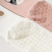 Calcetines de yoga de silicona antideslizantes para mujer, medias versátiles con estampado de gato y dibujos animados, con punta dividida, para pilates, a la moda - details 14