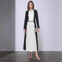 Elegante Vestido Plisado con Cuello Redondo Diseño de Contraste de Negro y Blanco - details 1