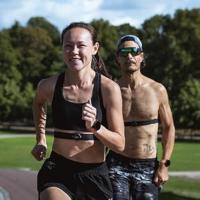 correr con el cinturón de frecuencia cardíaca Suunto