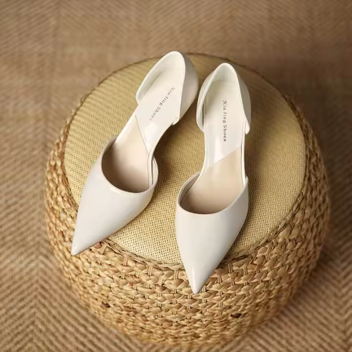 Nuevos zapatos de tacón de aguja hueco francés, tacones altos puntiagudos de charol desnudo para mujer - 1