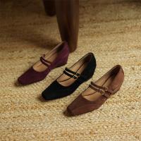Retro cordero flip interior que aumenta los zapatos individuales, nueva hebilla cruzada de cabeza cuadrada con tamaño de tacón de cuña zapatos de mujer. - details 23