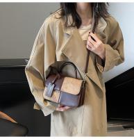 Nuevo bolso de mensajero versátil de hombro, bolso cuadrado pequeño portátil con costuras. - details 34