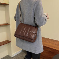 Hombro de gran capacidad para mujer, bolso cruzado acolchado a cuadros de moda de diseñador - details 4