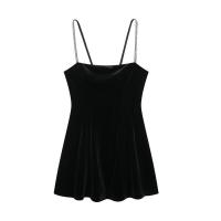 Moda femenina de otoño-invierno 2025 de terciopelo negro corto - details 1