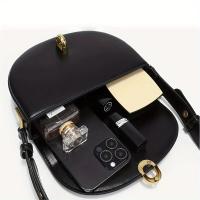 Bolso de sillín de moda para mujer, bolso de hombro tipo mensajero de color sólido de moda 2024 con correa ajustable, resistente a la decoloración, forro de poliéster, cierre de cierre de beso, pintura de borde acolchado - negro/rojo - details 10