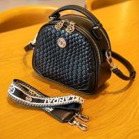 Bolso bandolera tejido negro elegante para mujer: bolso redondo informal con correa ajustable, cierre de cremallera y forro de poliéster, bolso de viaje seguro |   Bolso moderno y elegante |   Bolso bandolera pequeño con correa de cadena metálica - details 3
