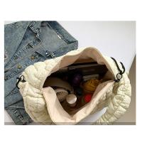 Bolso de hombro tipo bandolera con diseño de nubes plisadas para mujer, bolso de mano de gran capacidad con doble cara y doble tirón - details 24