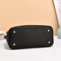Elegante bolso de mano con correa de hombro desmontable, herrajes en tono dorado y elegante dije de hoja - Elegante bolso blanco para uso diario, bolso informal y elegante |   Bolso de mano con encanto elegante |   Bolsa - details 4