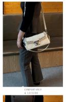 Bolso cuadrado pequeño blanco de diseño de personalidad de marca de Hong Kong2025Nuevo Estilo Bolso de Moda de Alta Gama Bolso de Hombro Cruzado de Moda - details 5