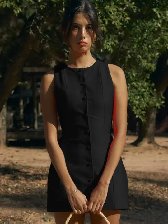 Vestido corto informal sin mangas para mujer, a la moda con botones minivestido, color rojo y negro, ropa elegante para verano, 2024 - 1