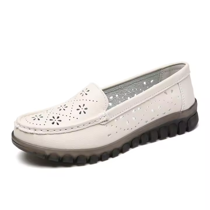 Zapatos de verano 2025 de piel auténtica para madres, para mujeres de mediana edad y mayores, con suela suave, antideslizantes, cómodos, con punta hueca y transpirables. - 1
