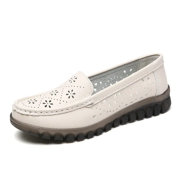 Zapatos de verano 2025 de piel auténtica para madres, para mujeres de mediana edad y mayores, con suela suave, antideslizantes, cómodos, con punta hueca y transpirables. - 1