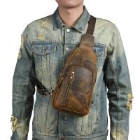 [Luxo diario] Bolso de pecho de cuero genuino para hombre: elegante bandolera de cuero marrón con correa ajustable, múltiples compartimentos con cremallera y diseño espacioso para uso diario - details 4
