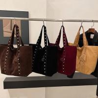 Bolso de mano con remaches para mujer, bolsa de hombro con diseño de nicho, a la moda, para otoño e invierno, 2024 - details 0
