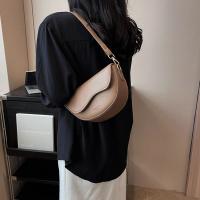Bolso Retro de Color sólido con tapa para mujer, bandolera con correa ancha para el hombro de cuero PU a la moda - details 9