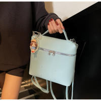 Mochila de viaje diario personalizada de PU de color sólido 2025, bolso cruzado simple de un solo hombro, bolso vertical para mujer - details 28