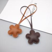 Llavero de flores de cuero PU a la moda, llavero de coche, colgador de cuero PU de moda, colgante de bolso de 13 colores de dibujos animados para mujer - details 5
