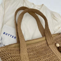 Bolso de hombro de diseño para mujer, bolsa de mano de gran capacidad hecha a mano con borla colgante, novedad de 2024 - details 11