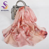 BYSIFA 4 momme Bufanda larga de seda 100% para mujer Elegante diseño de flor de magelia rosa púrpura Gasa de verano Mantón de protección solar ultralargo Envolturas de playa para cubrir con embalaje de regalo - details 10