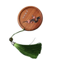 Espejo de mano portátil de estilo chino, espejo cosmético de madera con relieve de flor de urracal, borlas de pescado, espejo de maquillaje de bolsillo para vacaciones - details 5