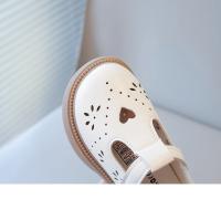 2025 Primavera Verano nuevos zapatos de cuero para niñas con corazón hueco princesa dulce recortes clásicos transpirables con correa en T zapatos planos para niños - details 6