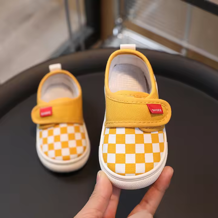 Zapatillas de lona para niños Primavera-Otoño 2025 Nuevos zapatos de interior para bebés y niños de jardín de infantes - 1