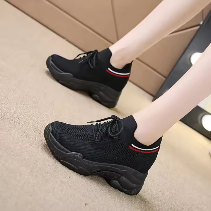 Zapatos blancos pequeños con aumento de altura interior de 8CM para mujer, calzado deportivo informal de malla tejida con mosca, transpirables, de suela gruesa, para papá, 2023 - 1