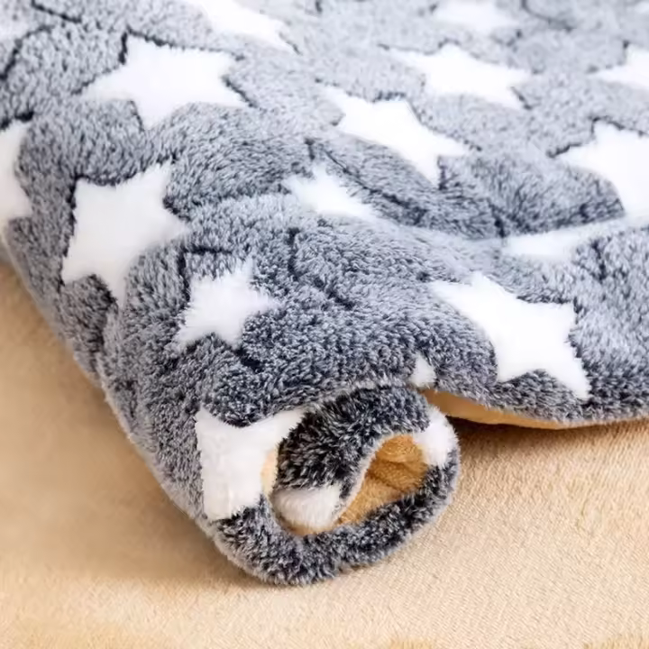 Colchoneta de dormir para mascotas, cama de perro y gato, manta gruesa de piel suave, almohadilla de terciopelo lavable para el hogar, manta cálida con patrón de estrellas y huellas - 1