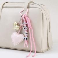 LLavero de cuerda de cuero con forma de corazón de PU, cuerda tejida con letras inglesas, cuerda trenzada, llaveros de coche Ins, colgante de bolsa de cuerda de amor antipérdida - details 2