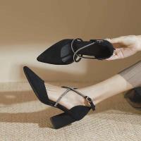 Tacones altos, tiras puntiagudas de diamantes de imitación, adornos en forma de cruz, mujeres elegantes y de moda. - details 2