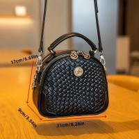 Bolso bandolera tejido negro elegante para mujer: bolso redondo informal con correa ajustable, cierre de cremallera y forro de poliéster, bolso de viaje seguro |   Bolso moderno y elegante |   Bolso bandolera pequeño con correa de cadena metálica - details 0