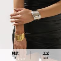 Elegante pulsera de metal con cara ancha geométrica, pulsera abierta de diseño brillante de temperamento exagerado. - details 0