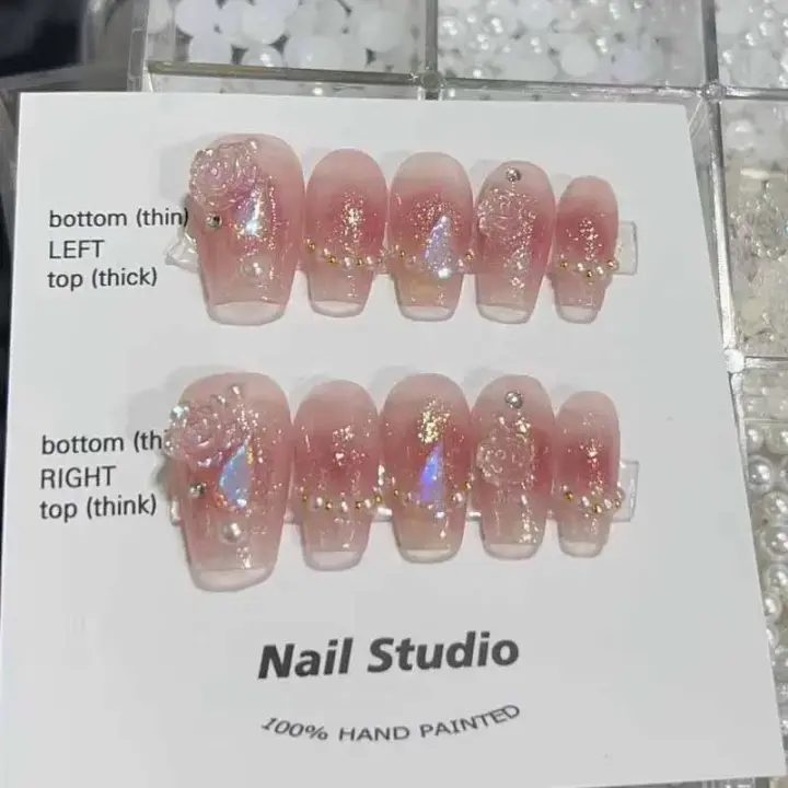 10 Pcs Uñas Postizas de Moda para Mujer Estilo Nuevo con Mariposa y Tulipanes Cortos - 1